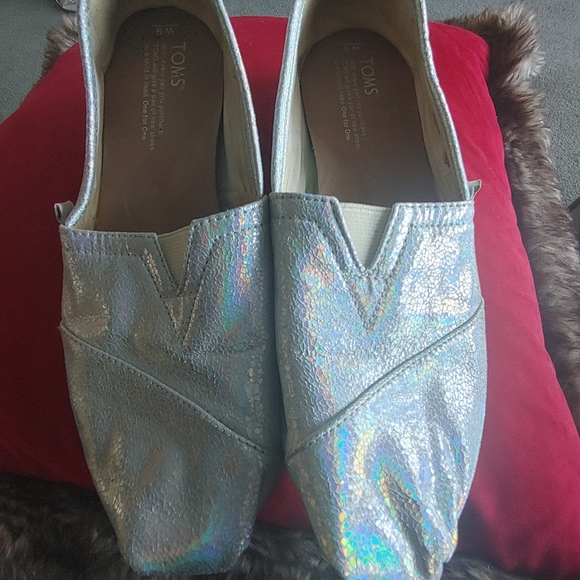 Ladies Toms Unique Iridescent Silver - Picture 3 of 4